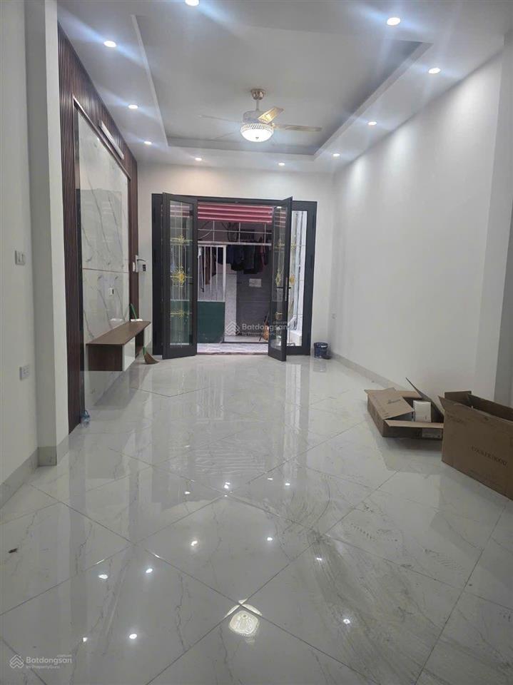 Bán nhà việt hưng,thang máy, 3 ngủ rộng,ô tô tránh đỗ cổng,mới tinh, 9 tỷ