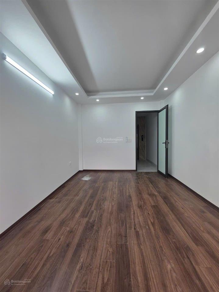Bán nhà việt hưng,thang máy, 3 ngủ rộng,ô tô tránh đỗ cổng,mới tinh, 9 tỷ