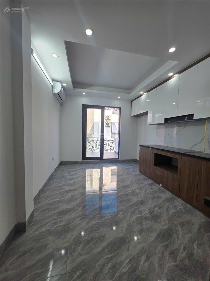 Bán nhà việt hưng,thang máy, 3 ngủ rộng,ô tô tránh đỗ cổng,mới tinh, 9 tỷ