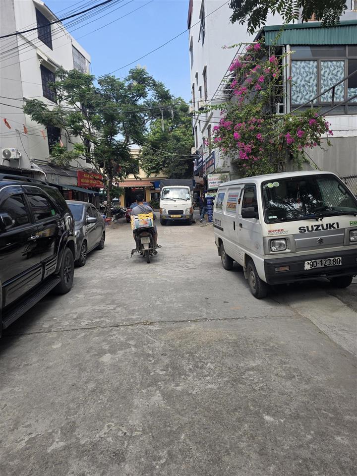 Bán nhà việt hưng,thang máy, 3 ngủ rộng,ô tô tránh đỗ cổng,mới tinh, 9 tỷ