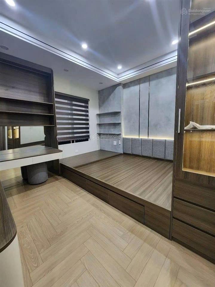 Bán nhà bồ đề,36m, thang máy, phun nội thất,mới tinh, gần cầu chương dương,9xty