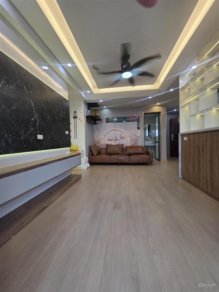 Cần bán căn chung cư city sông hồng,phố gia quất,gần ngọc lâm,70m,2 ngủ,2 wc,phun nội thất,4,2ty