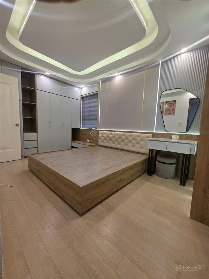 Bán nhà 5 tầng phố nguyễn sơn, 35m, 3 ngủ, phun nội thất, gần ô tô, 7xty