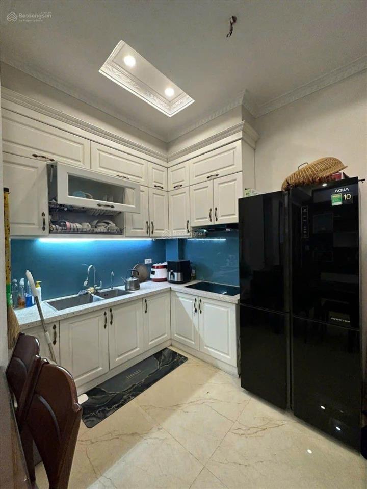 Bán nhà 5 tầng phố nguyễn sơn, 35m, 3 ngủ, phun nội thất, gần ô tô, 7xty