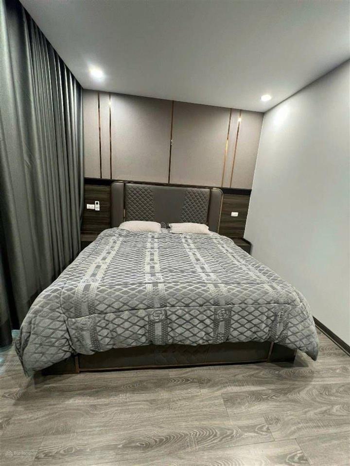 16triệu/ tháng ,cho thuê nhà bát khối,thang máy,ga ra ô tô,40m , nội thất 5 sao, gần aeon long biên