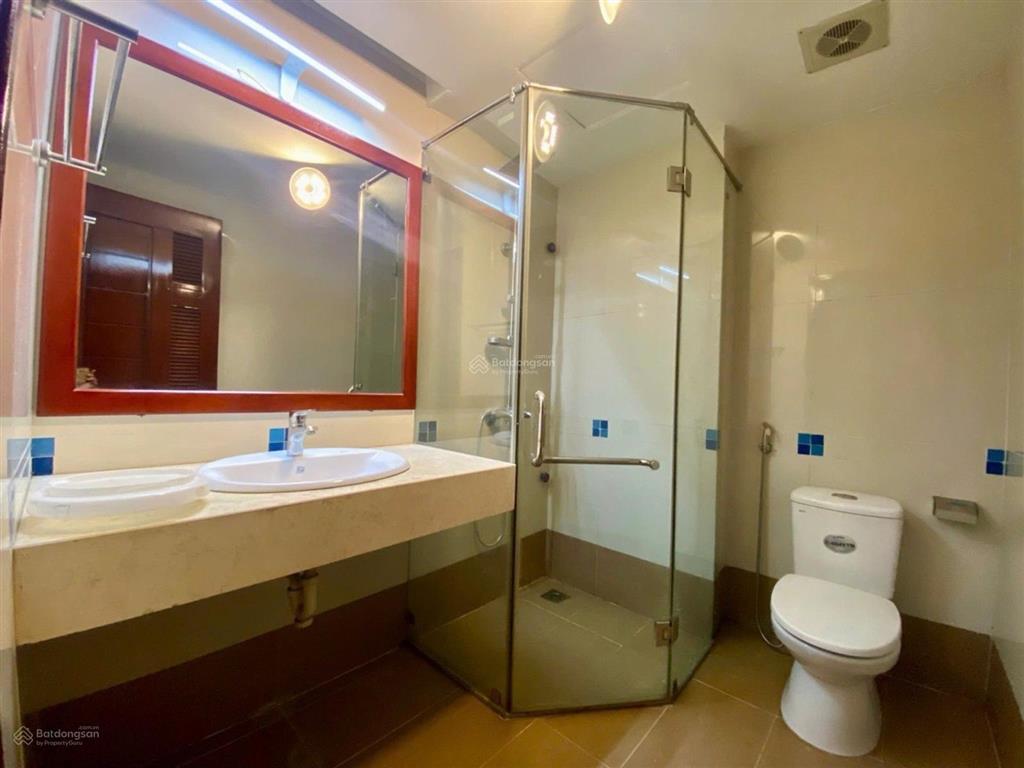 Bán nhà dân xây bồ đề,40m,mt 5m, gần ô tô,gần hồ, phun nội thất,9xty