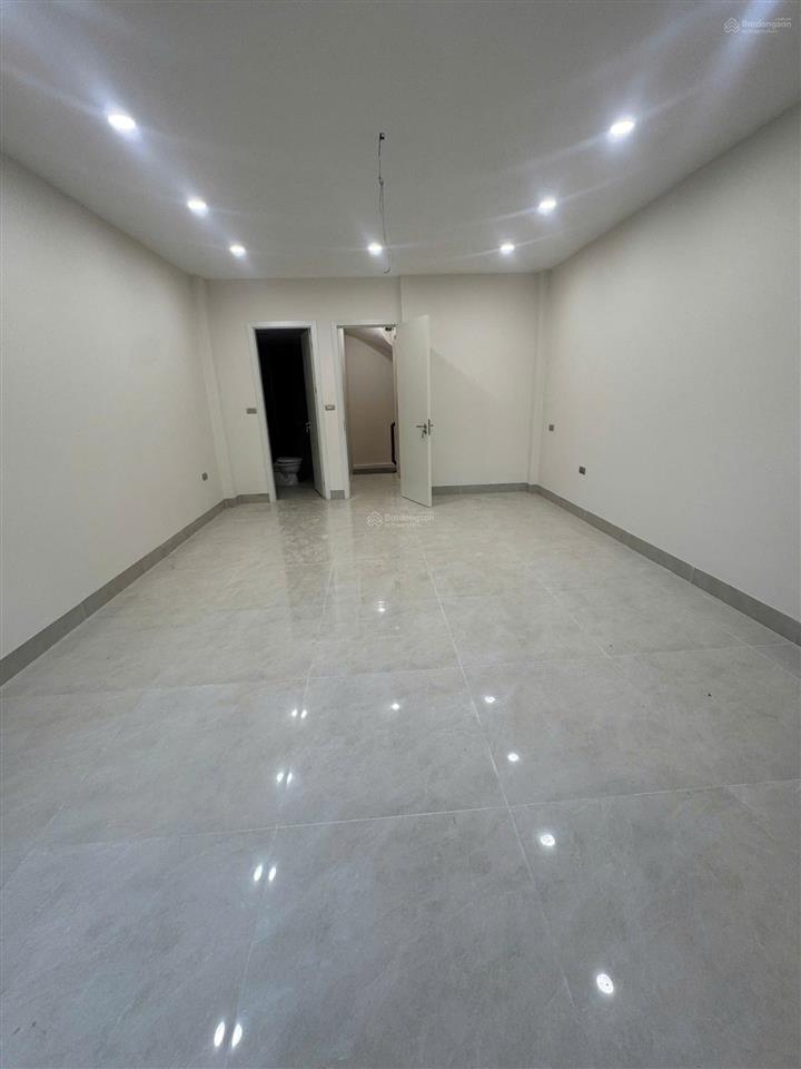 22 triệu/tháng, cho thuê nhà việt hưng, 45m, thang máy, vỉa hè, ô tô tránh, kinh doanh