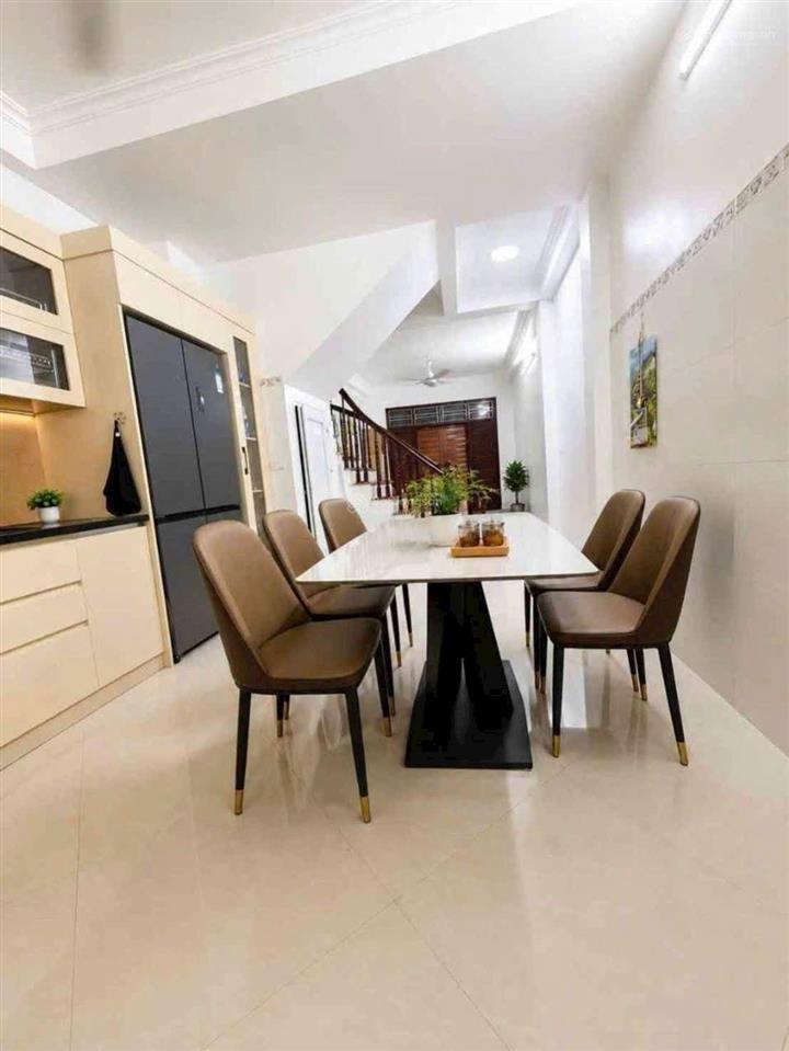 7xty có nhà dân xây gần ngọc lâm ,bồ đề,40m,4 ngủ, phun nội thất, gần cầu chương dương, ngõ thông