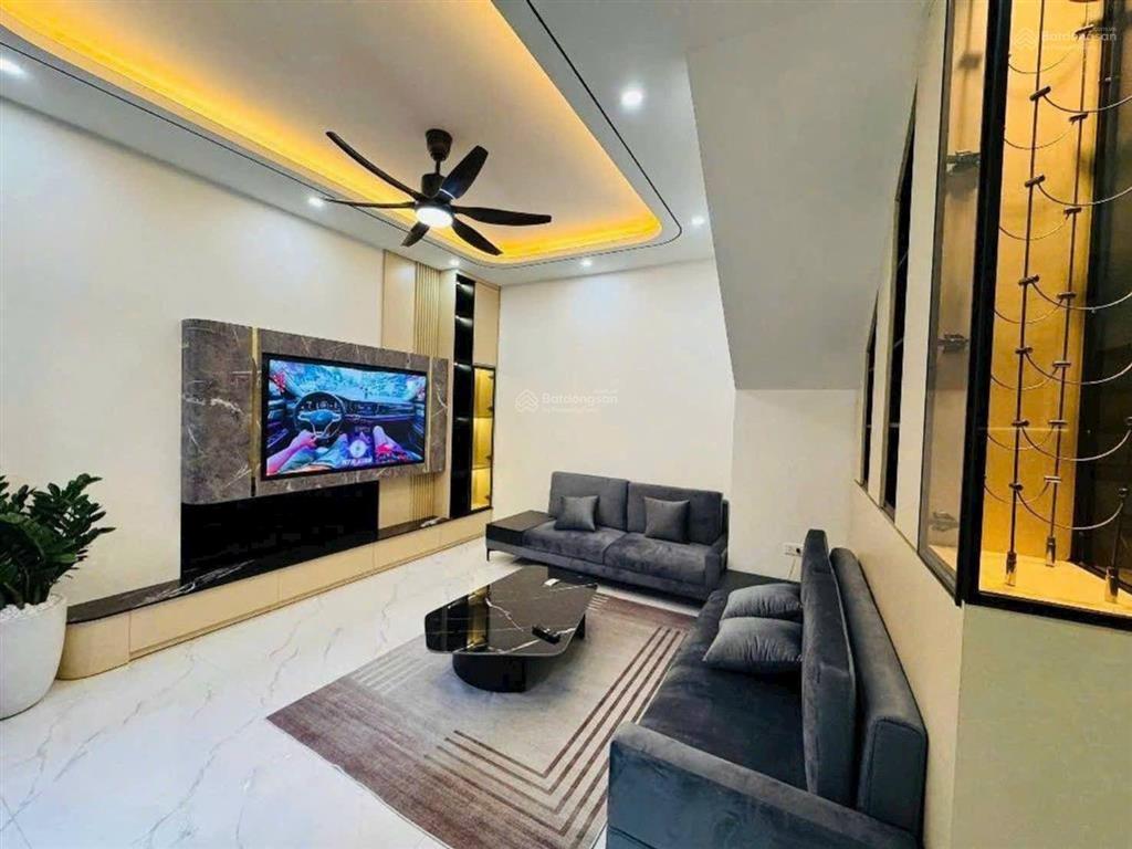 Bán nhà nguyễn văn cừ, 60mmt 8m, thang máy, lô góc, nội thất sang sịn, 11xty