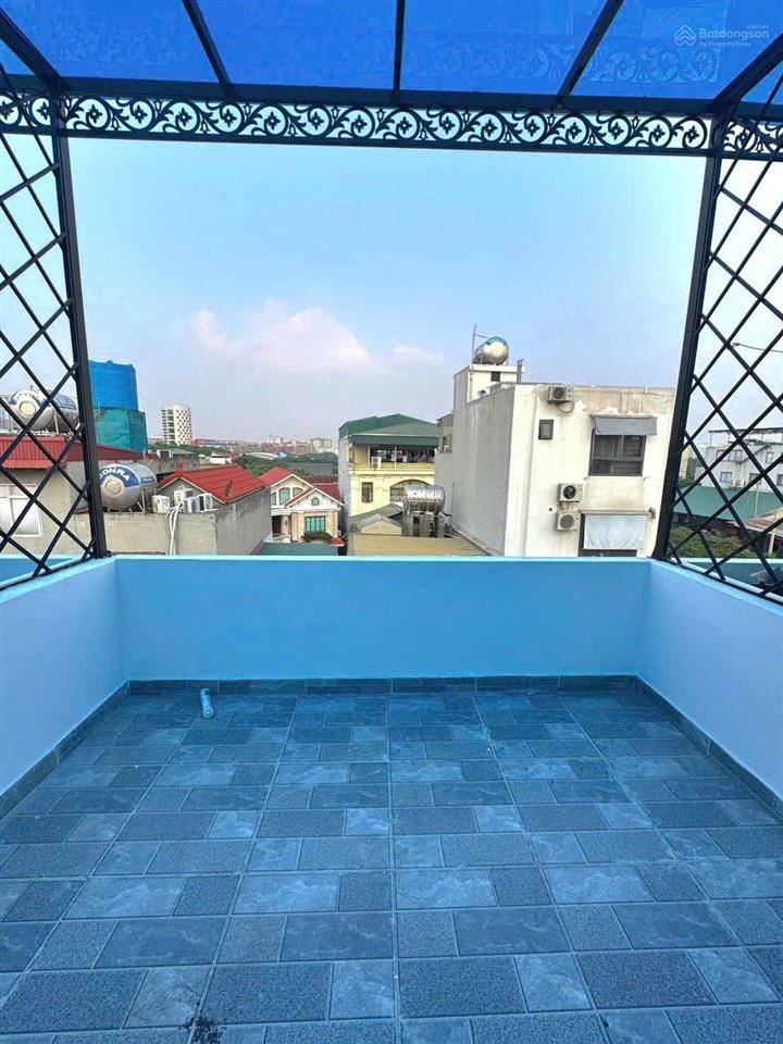 Bán nhà 6 tầng thang máy,35m, 3 ngủ , ô tô tránh đỗ cổng,mới tinh , 8xty