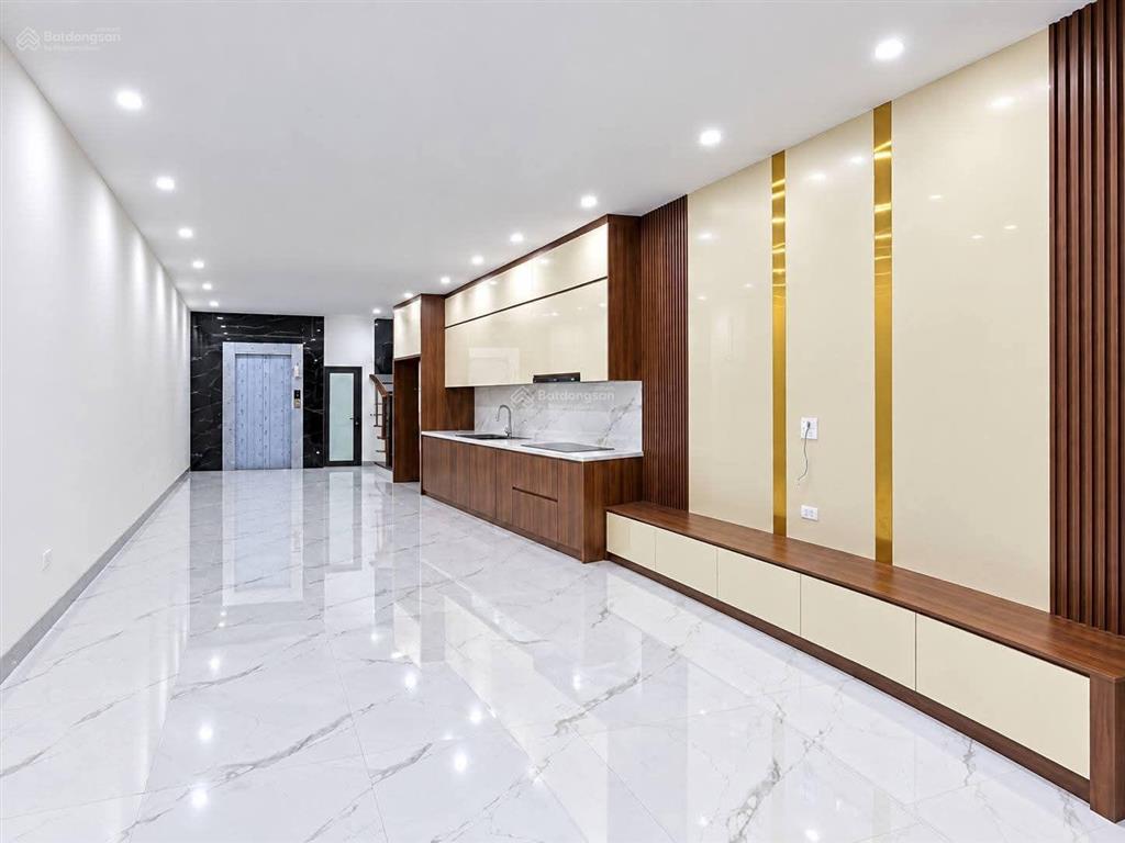 6,5 tỷ có nhà thang máy, việt hưng, giang biên, 37m, 3 ngủ, mới tinh, phun nội thất
