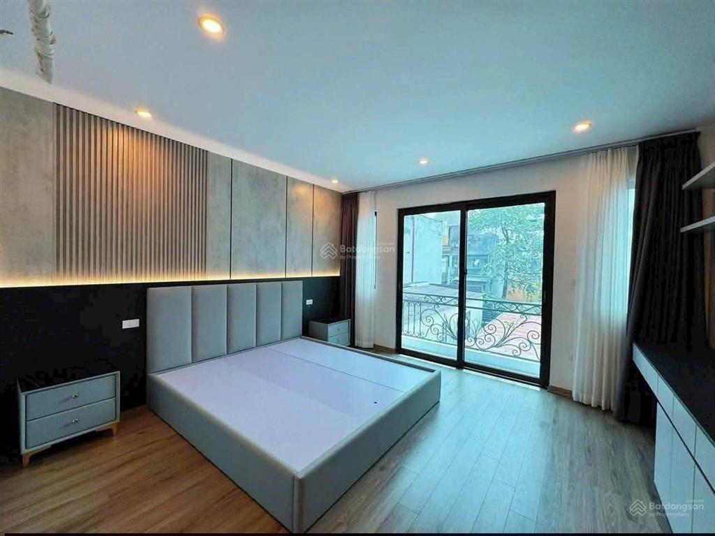 16 triêu cho thuê nhà 6 tầng thang máy ngọc thụy,45m,3 ngủ, phun nội thất,gần mipec long biẻn