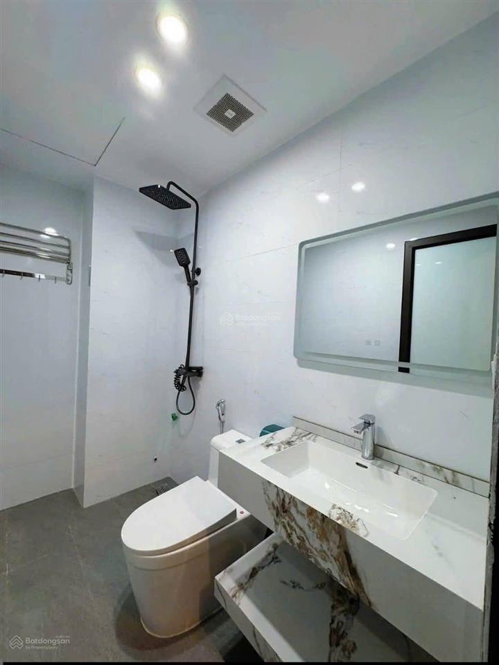 16 triêu cho thuê nhà 6 tầng thang máy ngọc thụy,45m,3 ngủ, phun nội thất,gần mipec long biẻn