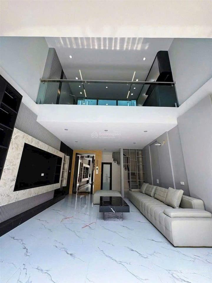 16 triêu cho thuê nhà 6 tầng thang máy ngọc thụy,45m,3 ngủ, phun nội thất,gần mipec long biẻn