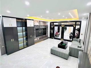 Cho thuê nhà nguyên căn phố ngọc lâm, 7 tầng,thang máy 75m, ,5 ngủ, gara ô tô,gần mipec lb, 18triệu