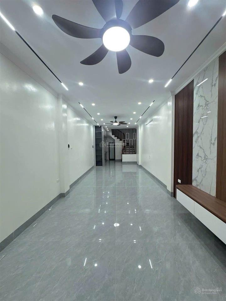 Siêu hiếm 6 xty có nhà 55m, 3 ngủ phố việt hưng, thanh am, mới tinh,ngõ thông