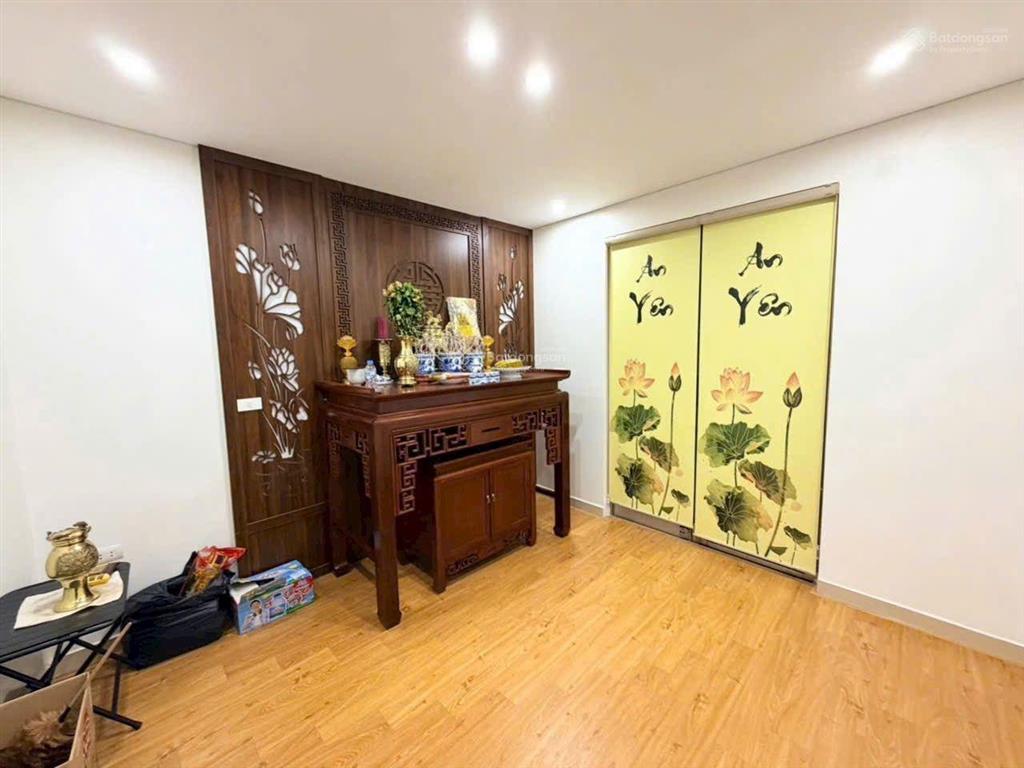 Bán nhà gần ngọc lâm,40m, phun nội thất,ngõ thông,20m ra ô tô tránh, gần cầu chương dương,7xty
