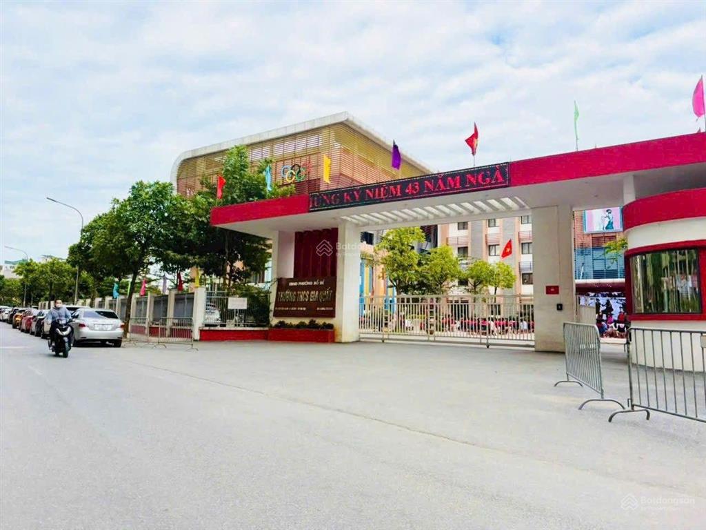 Bán nhà gần ngọc lâm,40m, phun nội thất,ngõ thông,20m ra ô tô tránh, gần cầu chương dương,7xty