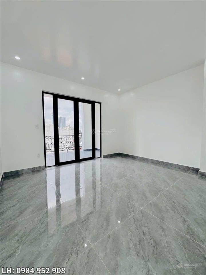 8,4 tỷ có nhà việt hưng, đức giang, 65m2, 5 ngủ, ô tô tránh đỗ cổng, mới tinh, lô góc
