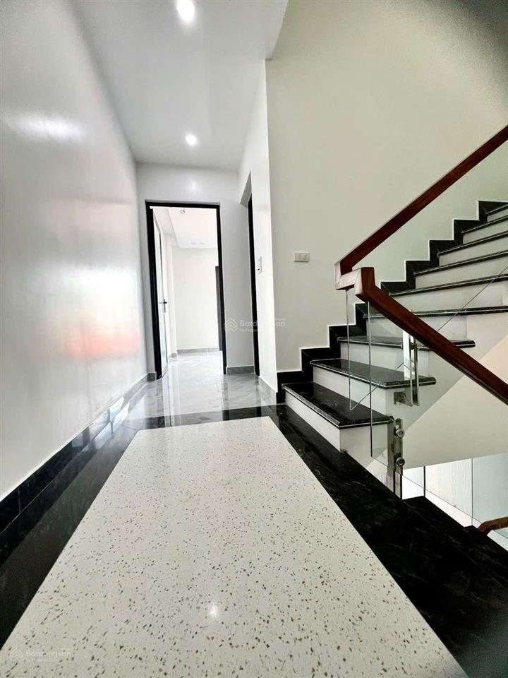 8,4 tỷ có nhà việt hưng, đức giang, 65m2, 5 ngủ, ô tô tránh đỗ cổng, mới tinh, lô góc
