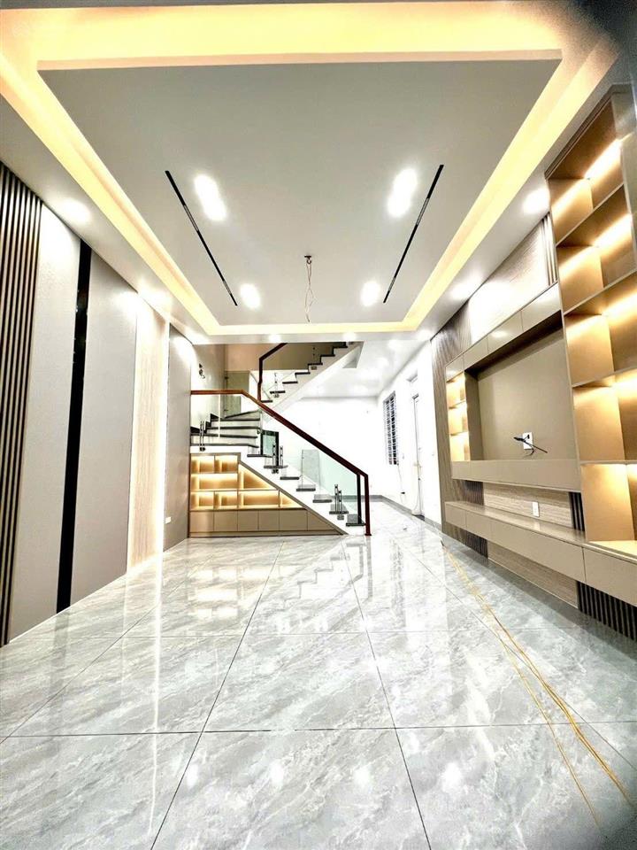 8,4 tỷ có nhà việt hưng, đức giang, 65m2, 5 ngủ, ô tô tránh đỗ cổng, mới tinh, lô góc