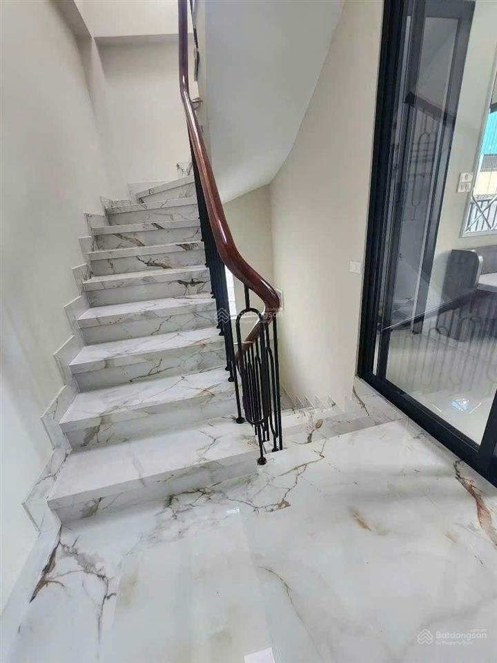 Bán nhà lâm du,bồ đề, 40m ,thang máy,nội thất sang sin, gần cầu chương dương, lô góc, 9xty