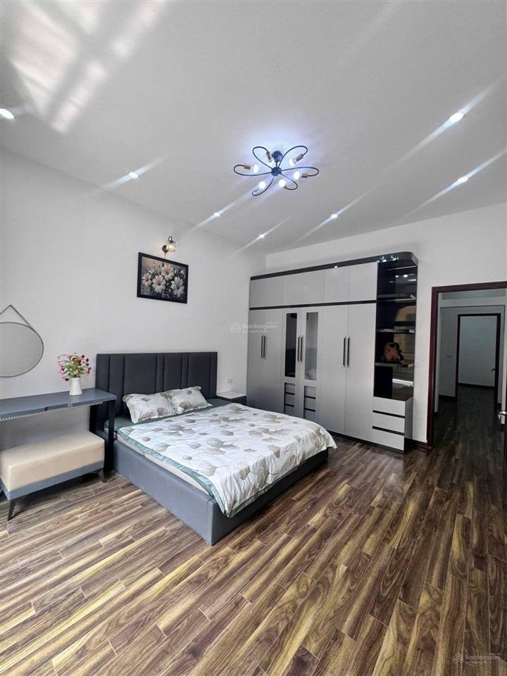 Bán nhà lâm du,bồ đề, 40m ,thang máy,nội thất sang sin, gần cầu chương dương, lô góc, 9xty