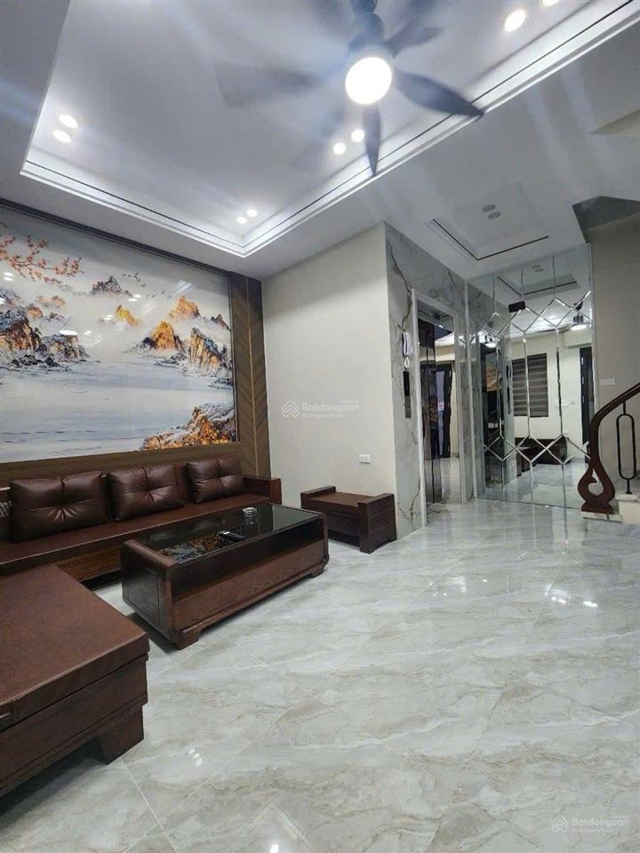 Bán nhà lâm du,bồ đề, 40m ,thang máy,nội thất sang sin, gần cầu chương dương, lô góc, 9xty
