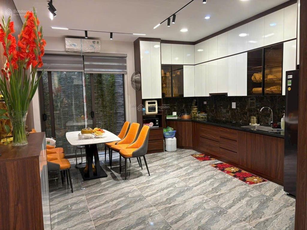 Bán nhà nguyễn văn cừ, gia thụy, 50m,4 ngủ, nội thất sang sịn, gần ô tô tránh,9xty