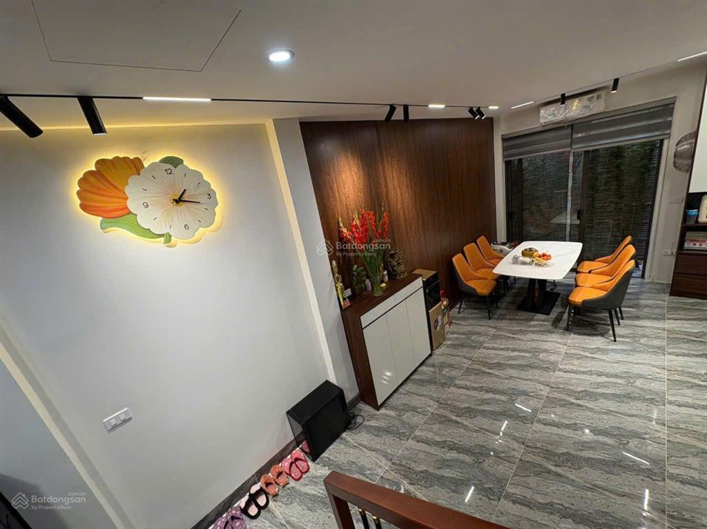 Bán nhà nguyễn văn cừ, gia thụy, 50m,4 ngủ, nội thất sang sịn, gần ô tô tránh,9xty