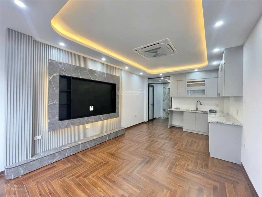 Bán nhà 6 tầng thang máy việt hưng,45m, phun nội thất, thông sàn, mới tinh,9xty
