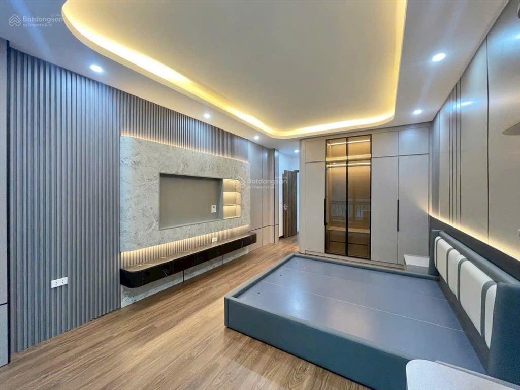 Bán nhà 6 tầng thang máy việt hưng,45m, phun nội thất, thông sàn, mới tinh,9xty