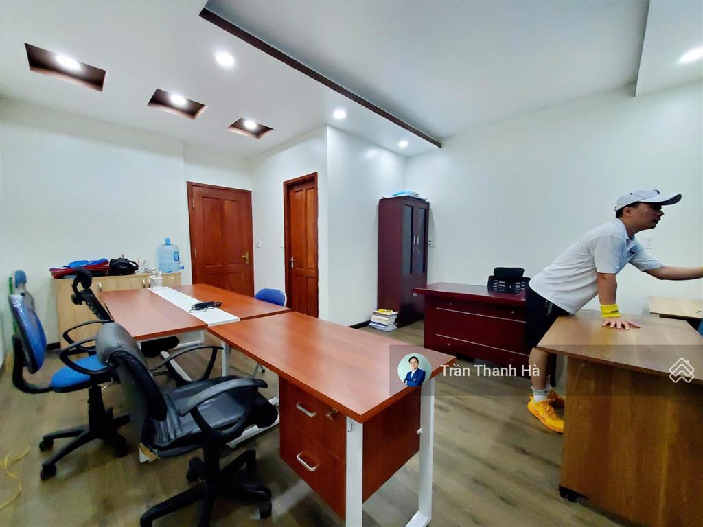 Cho thuê văn phòng full nội thất, máy lạnh, thang máy, sử dụng ngay, giá chỉ 6tr tại vạn phúc city