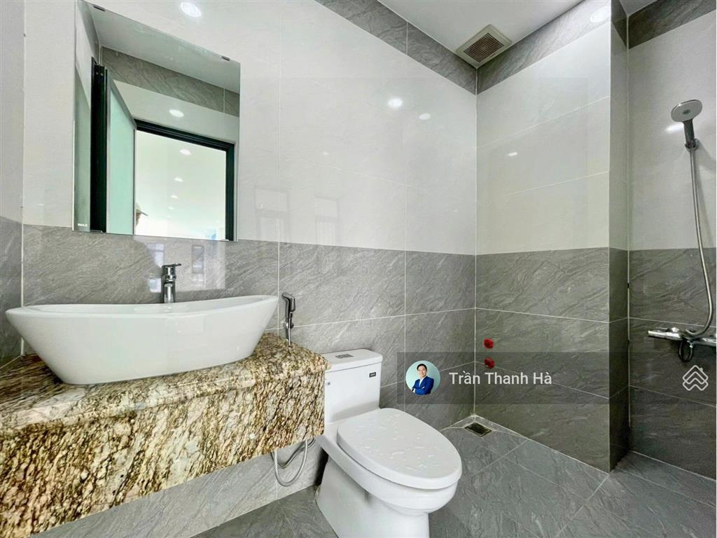 Cho thuê nguyên căn góc hai mặt tiền 300m²  hoàn thiện mới 100%  vạn phúc city