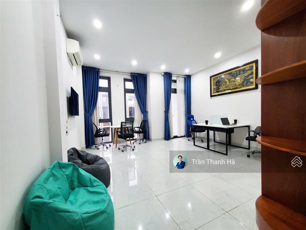 Cho thuê văn phòng 40m² full nội thất, ban công thoáng, view đẹp  vạn phúc city