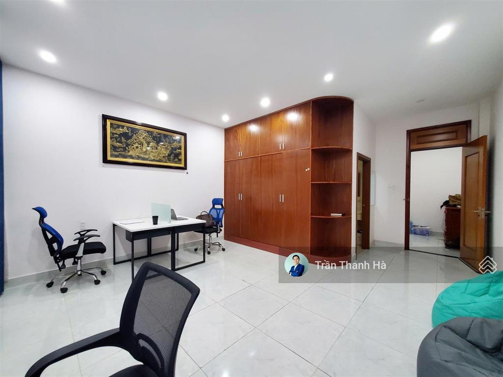 Cho thuê văn phòng 40m² full nội thất, ban công thoáng, view đẹp  vạn phúc city