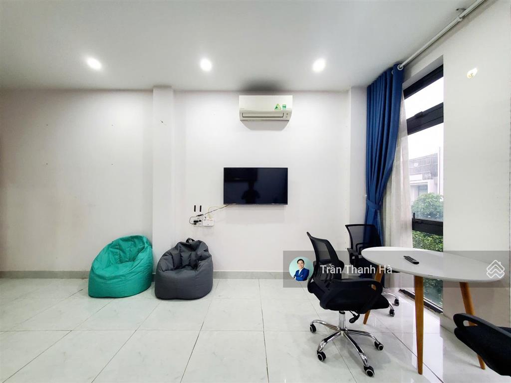 Cho thuê văn phòng 40m² full nội thất, ban công thoáng, view đẹp  vạn phúc city