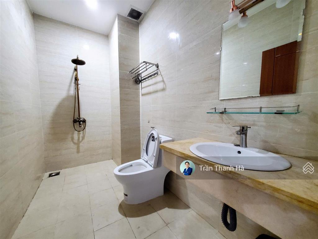Cho thuê văn phòng 40m² full nội thất, ban công thoáng, view đẹp  vạn phúc city