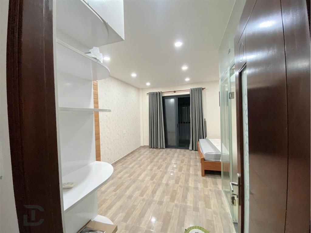 Cho thuê nhà đẹp nguyên căn full nội thất, có hầm, có thang máy, 6 pn giá chỉ 45tr vạn phúc city