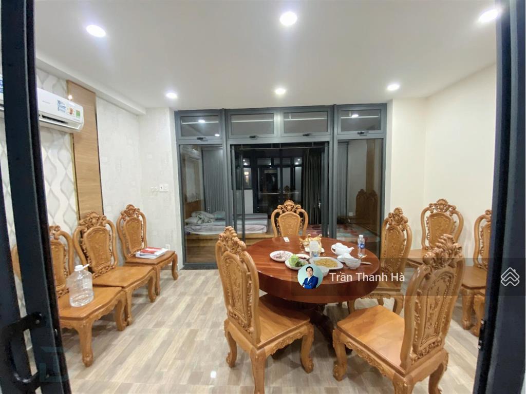 Cho thuê nhà đẹp nguyên căn full nội thất, có hầm, có thang máy, 6 pn giá chỉ 45tr vạn phúc city