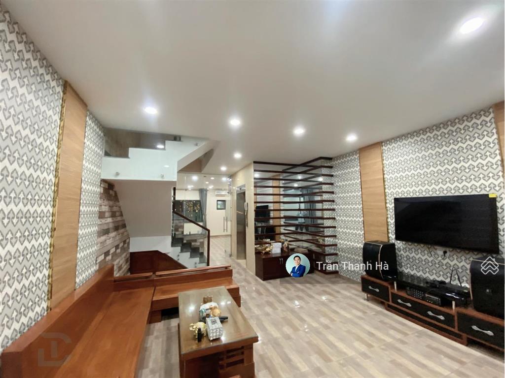 Cho thuê nhà đẹp nguyên căn full nội thất, có hầm, có thang máy, 6 pn giá chỉ 45tr vạn phúc city