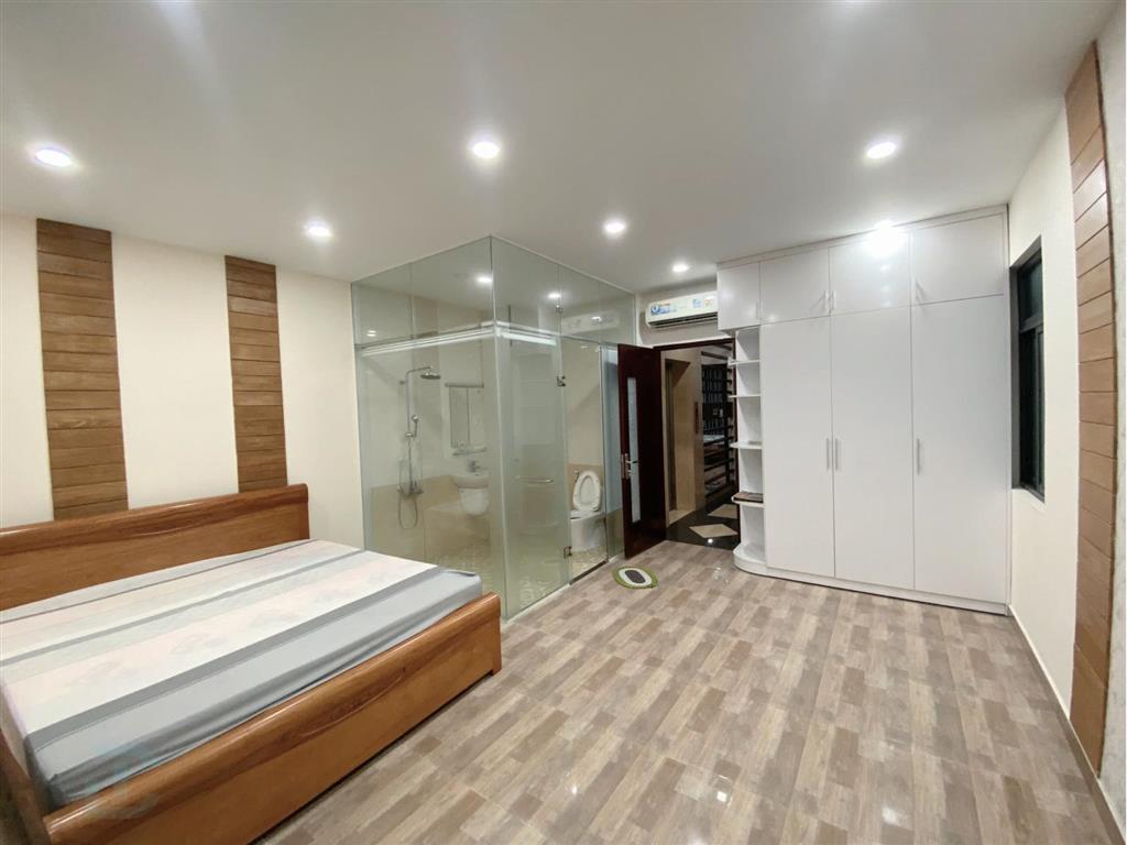Cho thuê nhà đẹp nguyên căn full nội thất, có hầm, có thang máy, 6 pn giá chỉ 45tr vạn phúc city