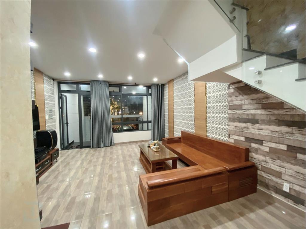 Cho thuê nhà đẹp nguyên căn full nội thất, có hầm, có thang máy, 6 pn giá chỉ 45tr vạn phúc city