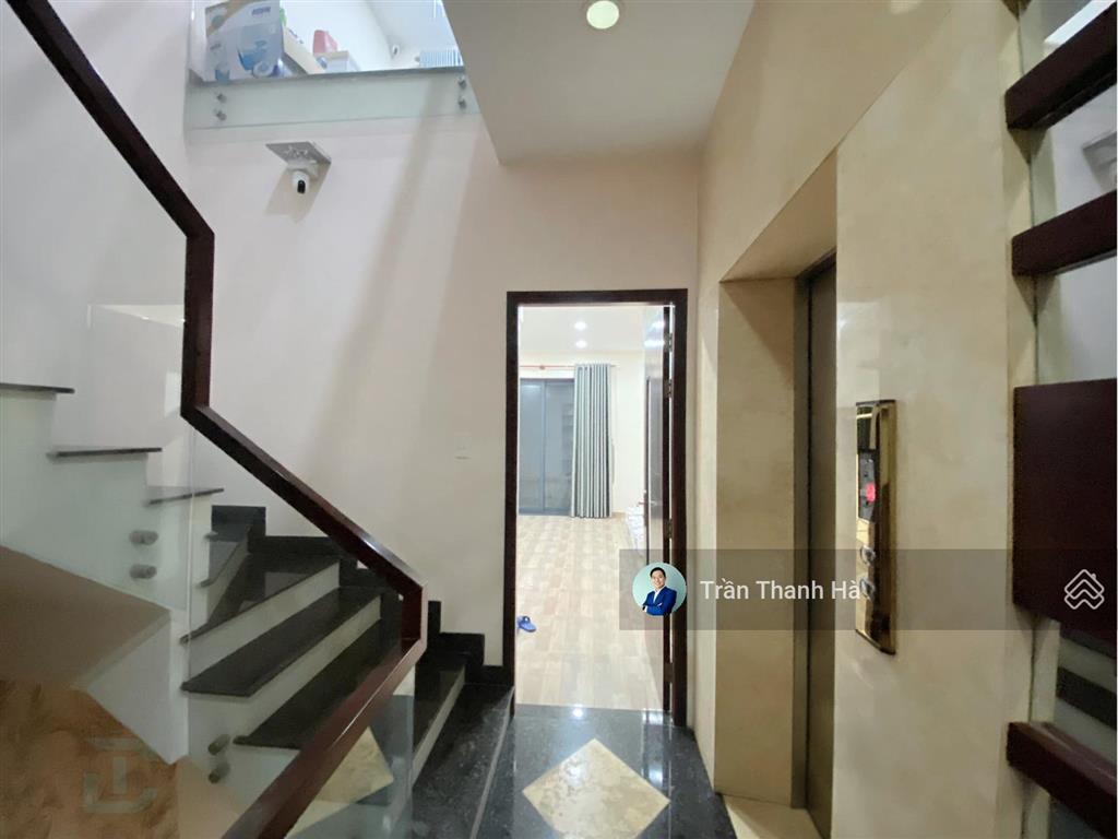 Cho thuê nhà đẹp nguyên căn full nội thất, có hầm, có thang máy, 6 pn giá chỉ 45tr vạn phúc city