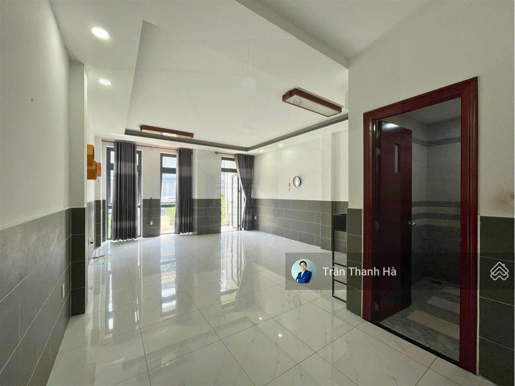 Cho thuê văn phòng 35m² ban công thoáng mát, giá tốt chỉ 7,5 triệu/tháng  vạn phúc city