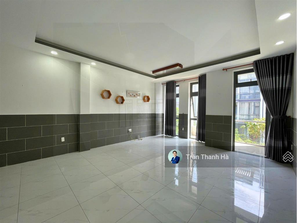Cho thuê văn phòng 35m² ban công thoáng mát, giá tốt chỉ 7,5 triệu/tháng  vạn phúc city
