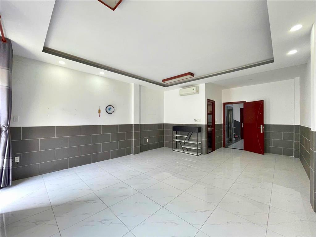 Cho thuê văn phòng 35m² ban công thoáng mát, giá tốt chỉ 7,5 triệu/tháng  vạn phúc city