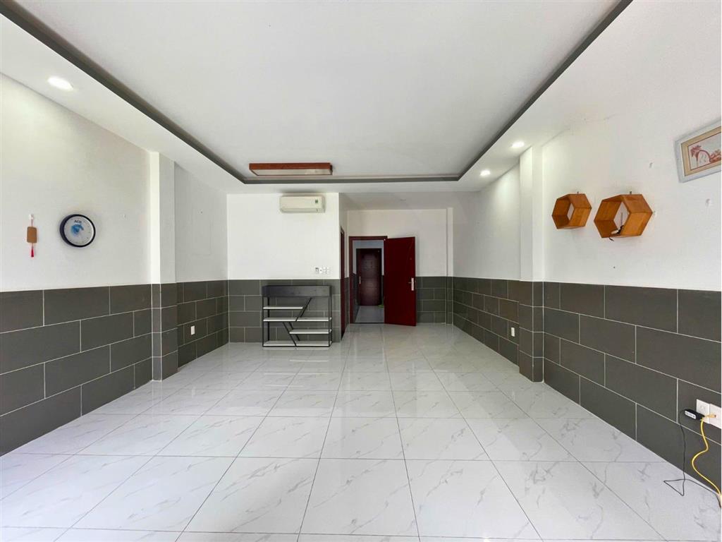 Cho thuê văn phòng 35m² ban công thoáng mát, giá tốt chỉ 7,5 triệu/tháng  vạn phúc city