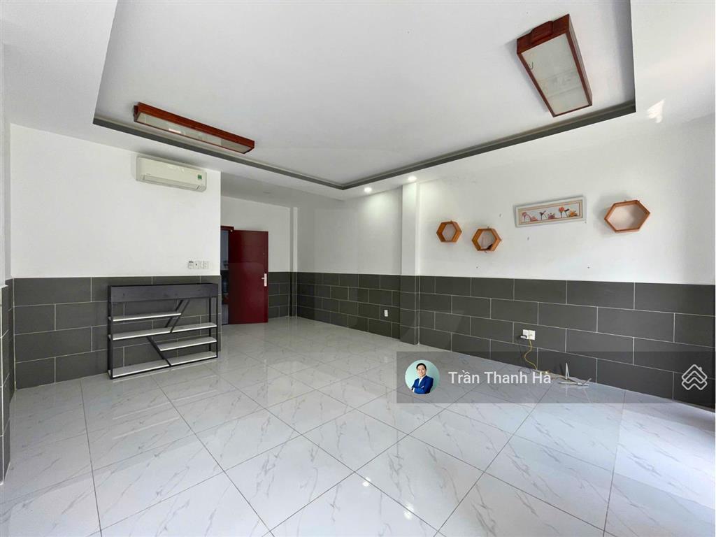 Cho thuê văn phòng 35m² ban công thoáng mát, giá tốt chỉ 7,5 triệu/tháng  vạn phúc city