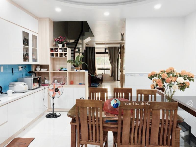 Cho thuê nhà nguyên căn 5x22 đường rộng 25m, hầm xe an ninh, full máy lạnh ở vạn phúc city